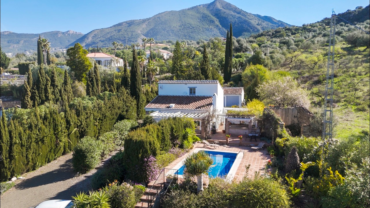 Casa Rosa-a captivating property that perfectly blends rustic charm with modern comforts