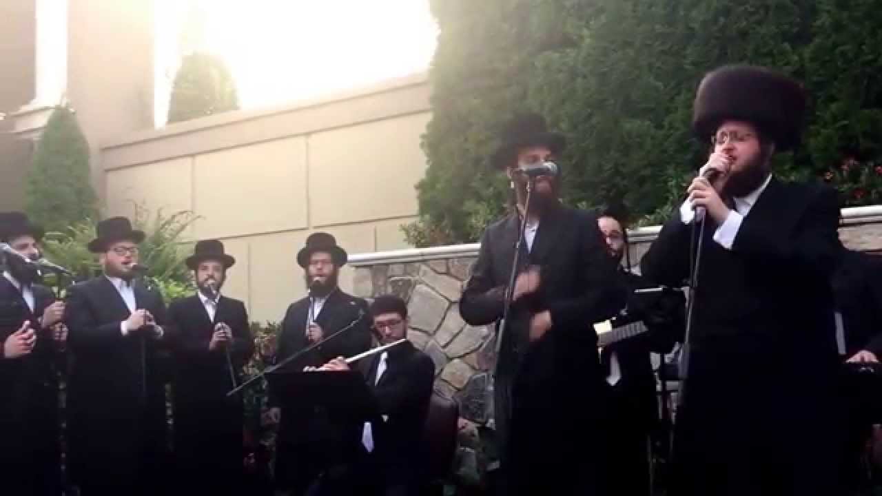 Moshe Laufer sings V'huyi at Chuppa