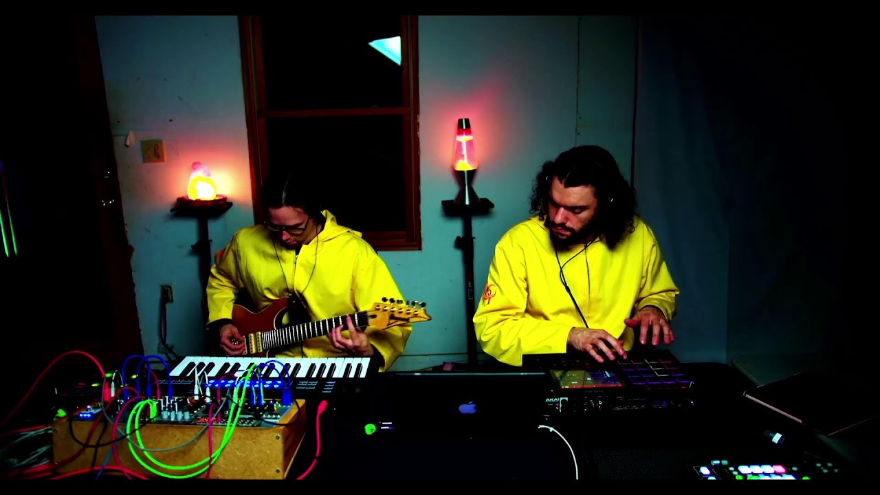ADvsFX programming/sampling/playing guitar