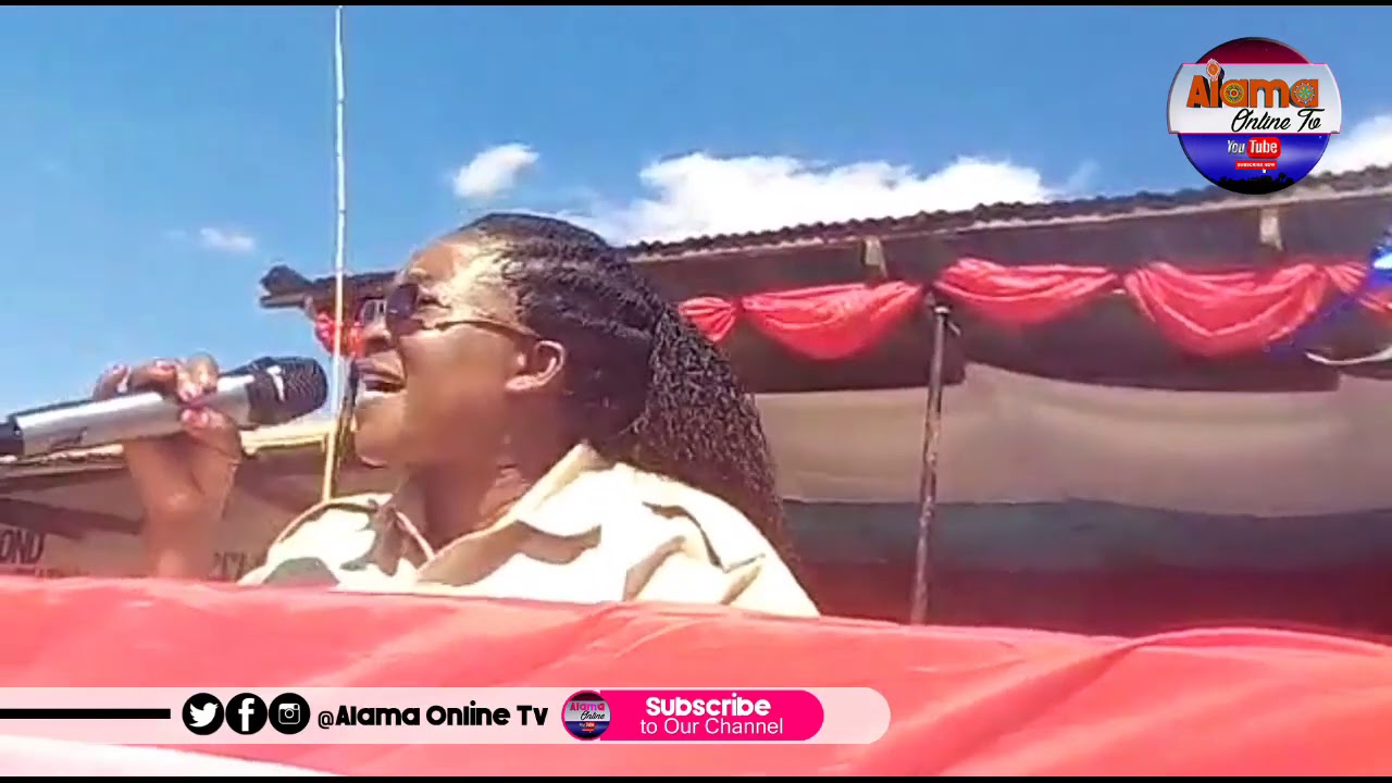 Mgombea Ubunge KALENGA Grace Tendega (CHADEMA) atema cheche Ifunga / kufyekelea mbali vitambulisho