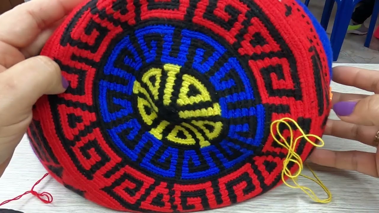 Como tejer mochila en técnica wayuu diseño sombrero tricolor paso a paso #tutorial