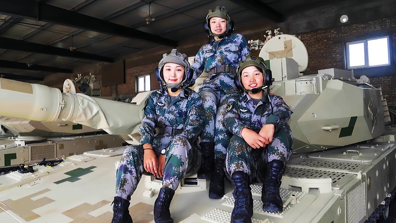 裝甲女兵首次與男兵協同作戰，維族女兵被嚴厲批評，姑娘們能否頂住壓力？走進新疆軍區坦克女兵/Women's Tank Squad Exercise in Xinjiang Military Region