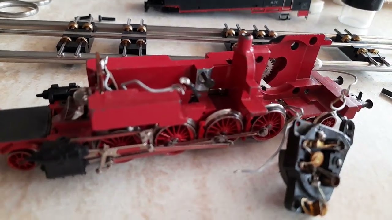 Digitalizar la Locomotora Märklin 3096. PARTE 1. Digitalizing locomotive Märklin.