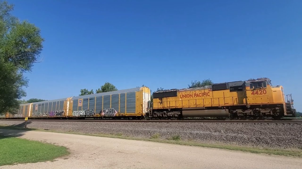 Westbound UP 4420, Autorack Train, UP 