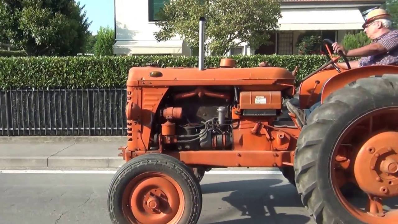 26-06-2016 CAMPODORO (PD) 32 festa della trebbiatura sfilata mitica dei trattori  (filmador Renato)