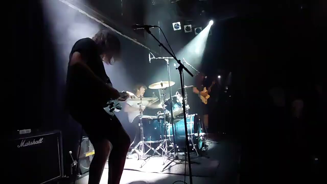 DZ Deathrays - Sideways + Paranoid + My Mind Is Eating Me Alive - Mezz (kleine zaal) - 3 7 2025
