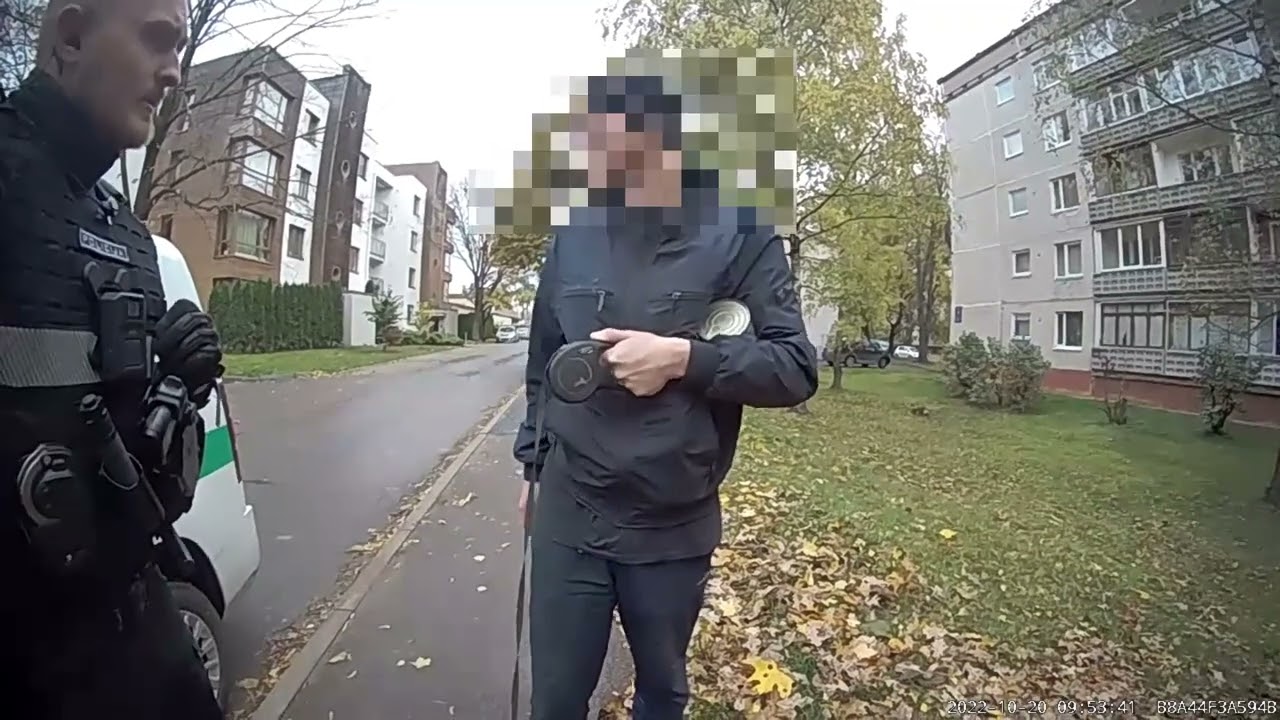 Vecmīlgrāvī ar videonovērošanas kamerām pieķer veikala zagli
