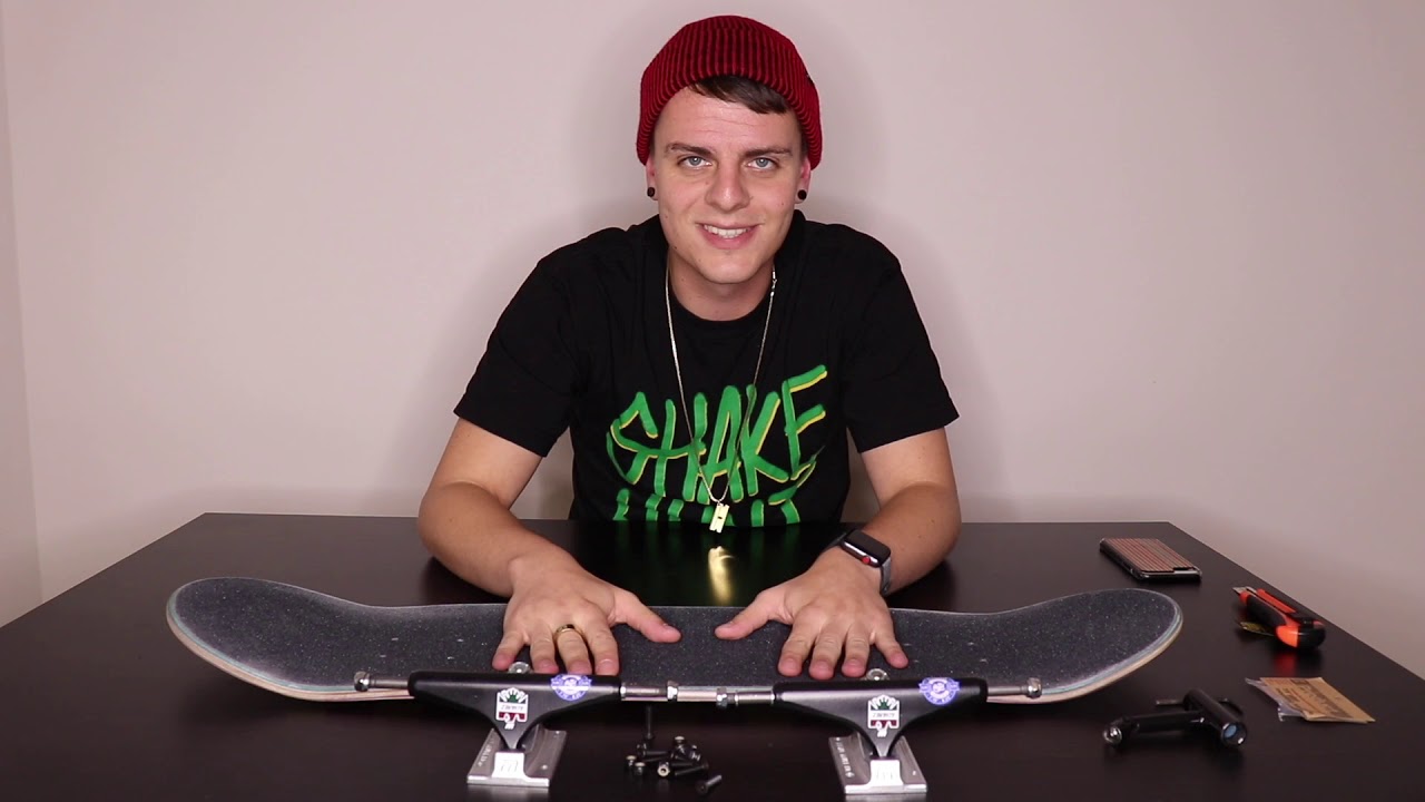 Achsen anschrauben - Skateboard - Montage - Teil 2/3 (deutsch)