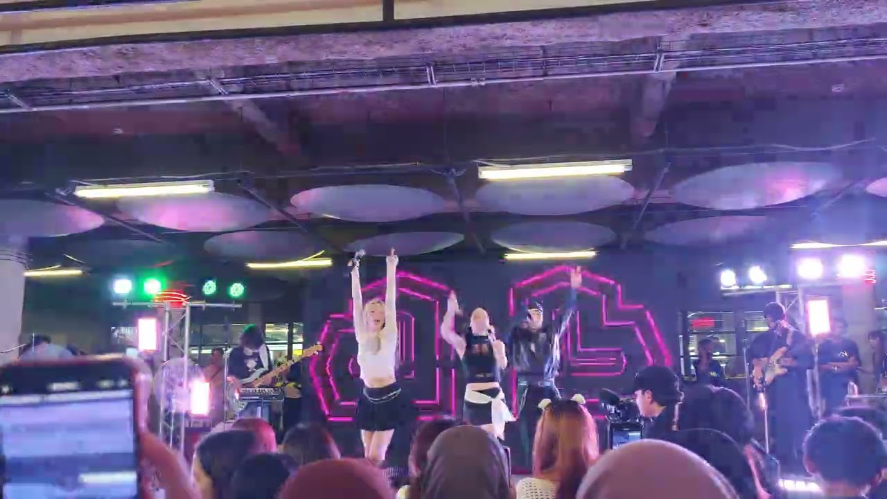 Fli:p : ถู (In Da Club) @ Qwin Hindout Showcase - Lido 【4K 60FPS】