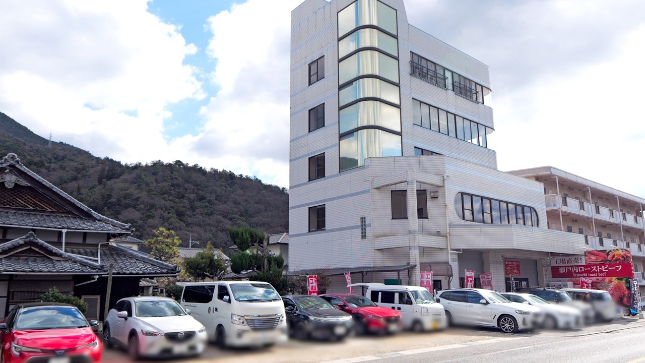 広島）開店&rarr;即満席！客全員が同じローストビーフ丼を食べる食堂が最高過ぎた。。