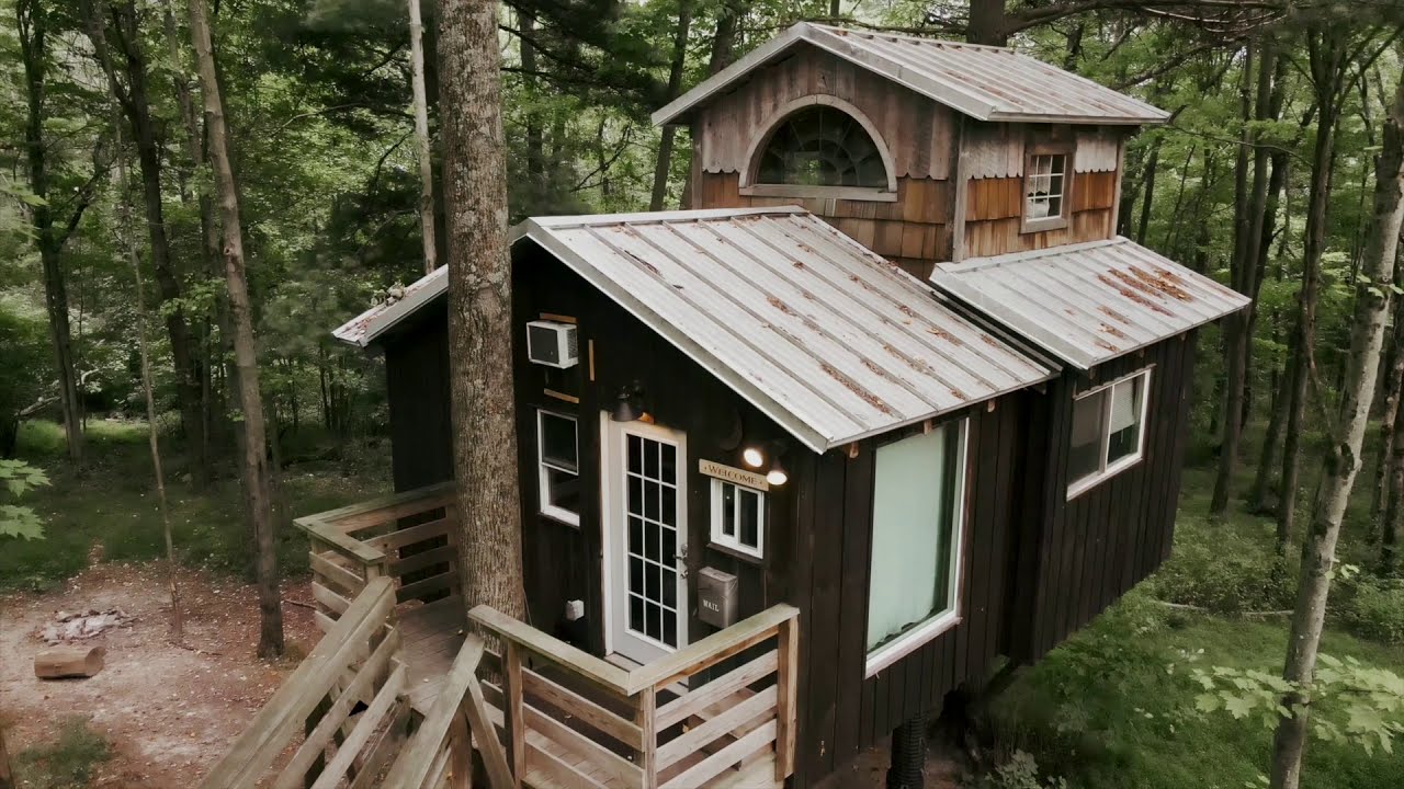 The Moonlight Treehouse at The Mohicans Treehouse Resort
