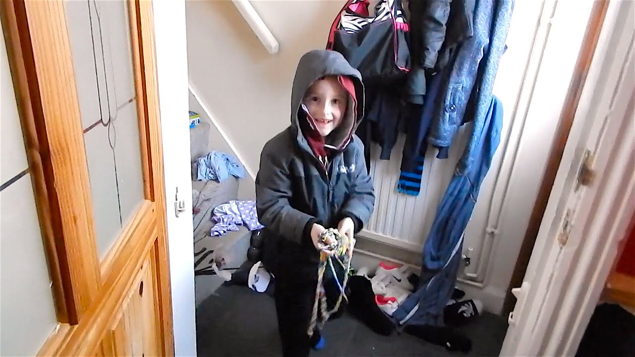 Liam's long loom band [Vlog #873]