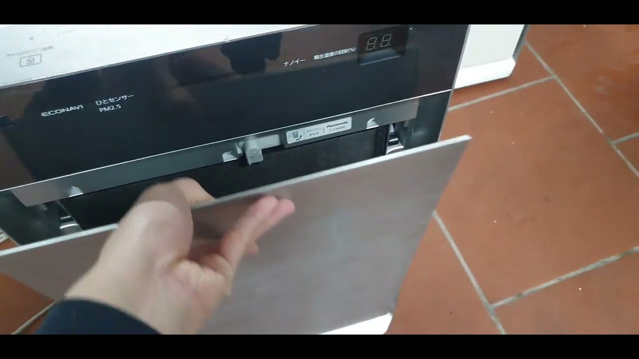 Em về một chiếc máy lọc không khí Panasonic cực VIP, dòng sản xuất rất đắt tiền tại Nhật