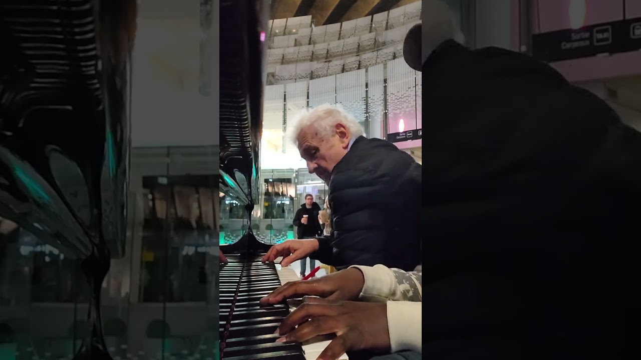 [ Une dame nous fait une requête à moi et mon Mentor Pianistique 🎶 ]