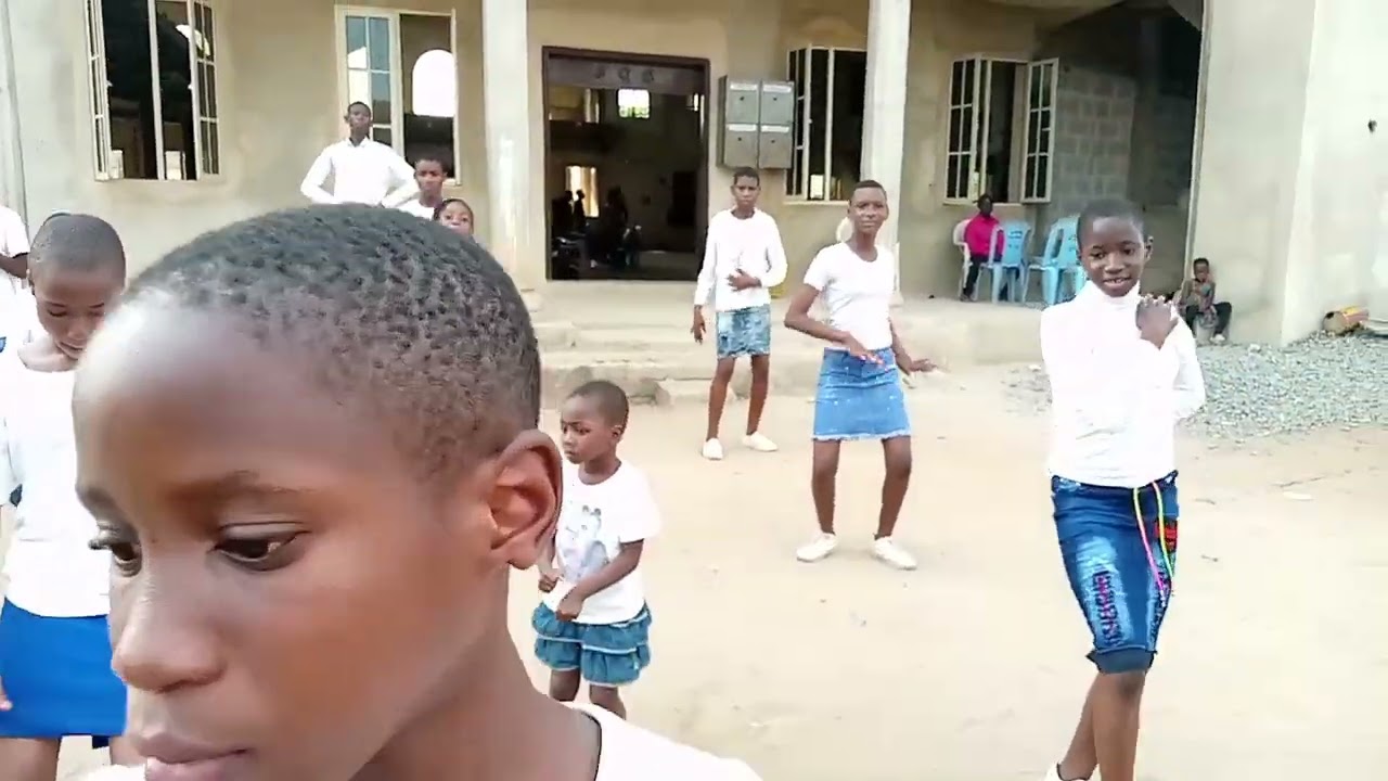Amazing Crew Dancers - Amaghimo by Password