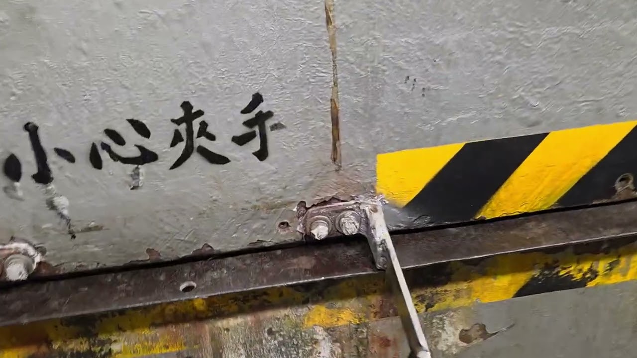 新蒲崗雙喜工業大廈三菱拉閘升降機