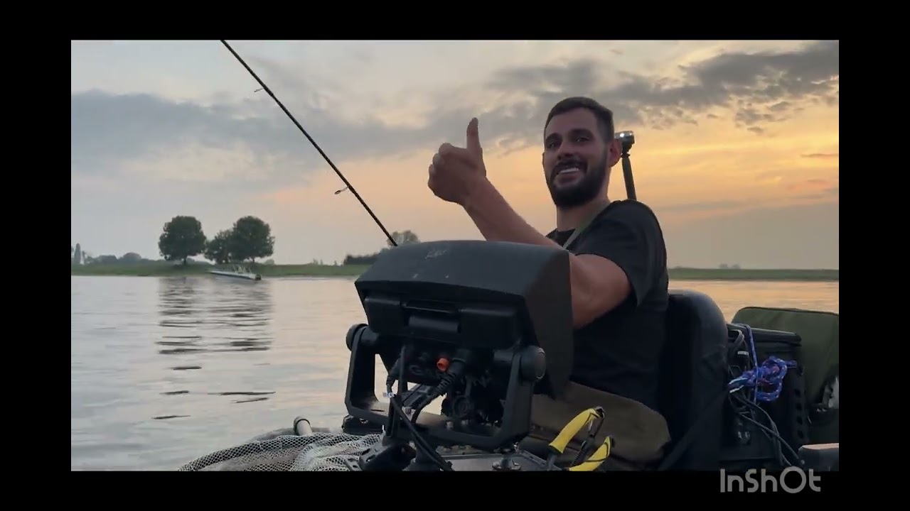 🌙 Snoekbaars vangen in de avond vanaf de Bellyboat! 🎣