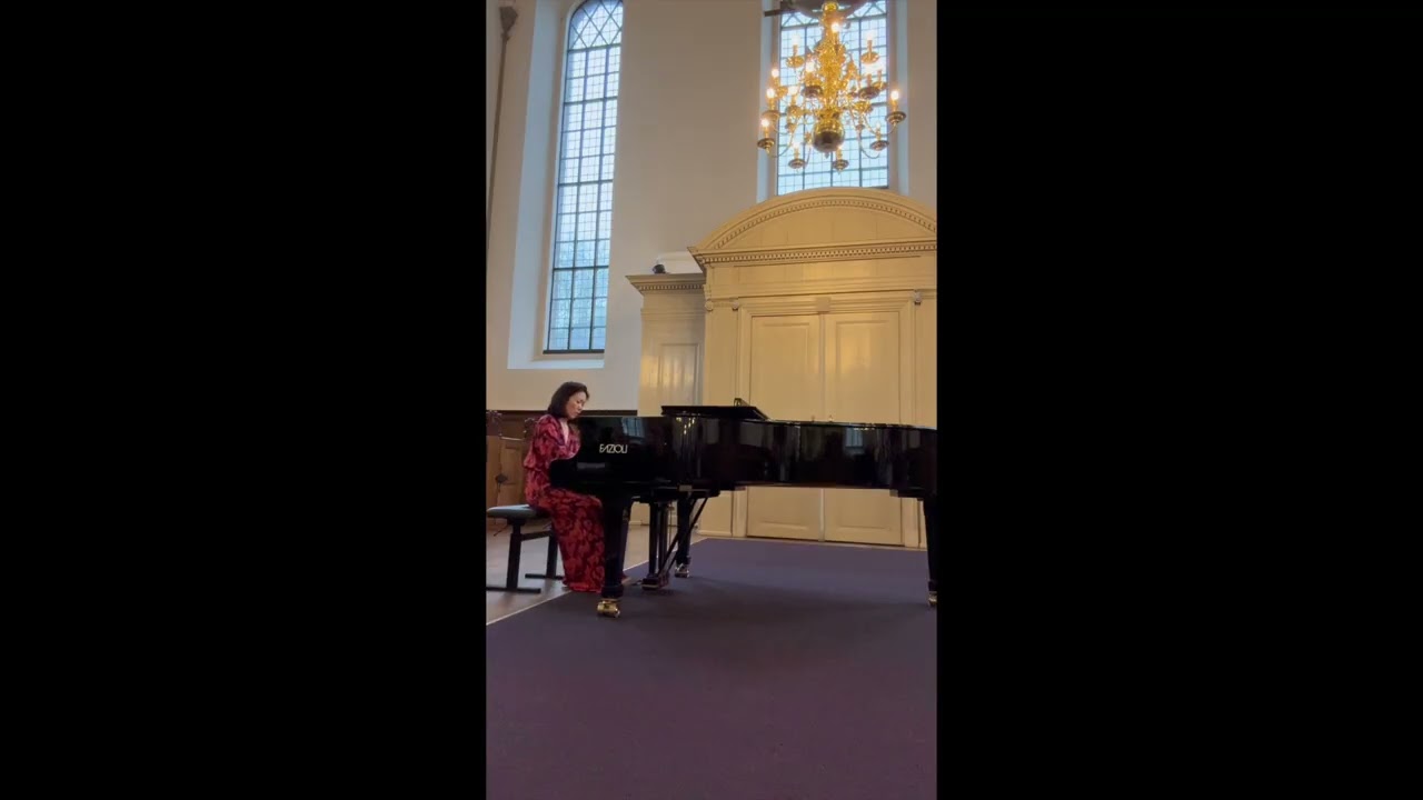 C. Debussy: Suite Bergamasque - Menuet