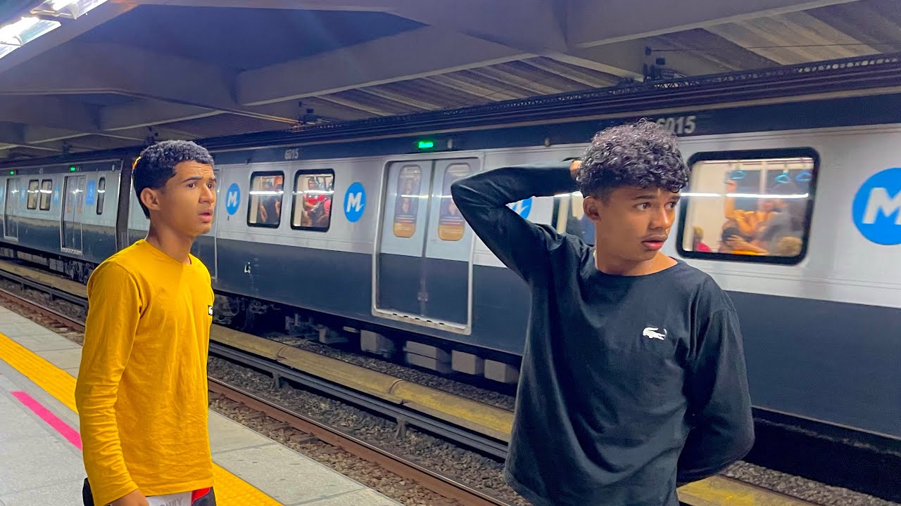 ABANDONAMOS OS MENINOS DENTRO DO VAGÃO DE METRÔ 😂