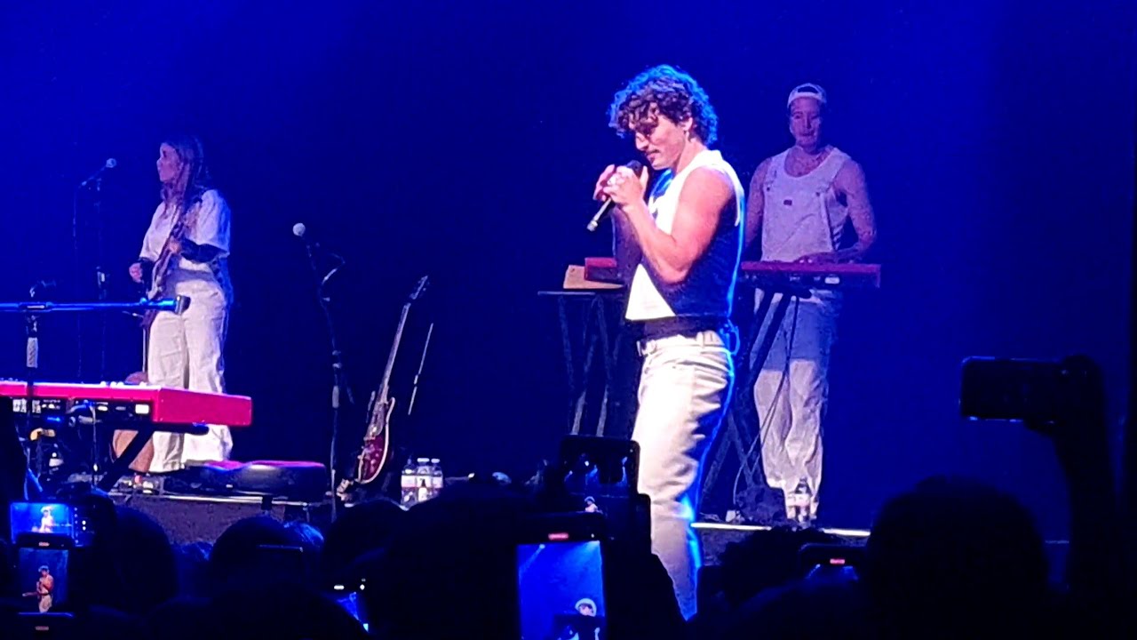Benson Boone - Cry, live, Paris, 2024