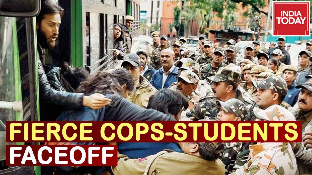 Cops Drag Away JNU Protestors, Other Universities Join JNU Students
