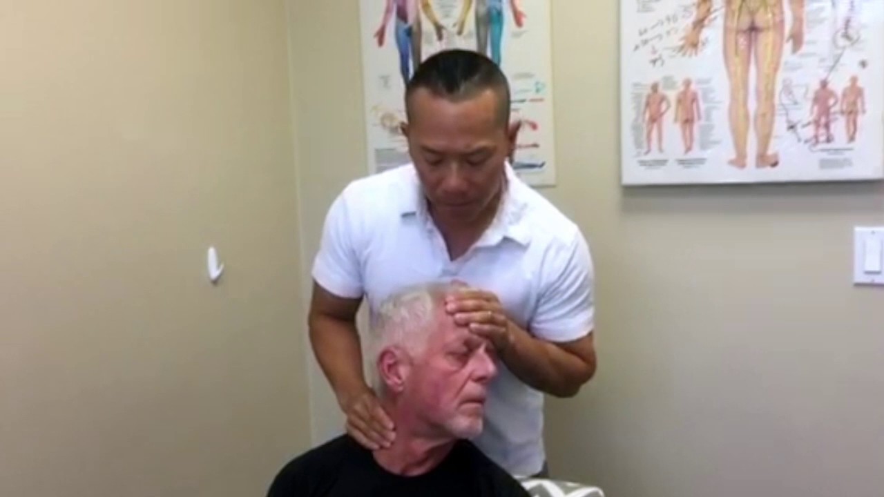 Chiropractic Relieves Painful Neck Sprain | Gulfshore Chiropractic Neck Adjustment