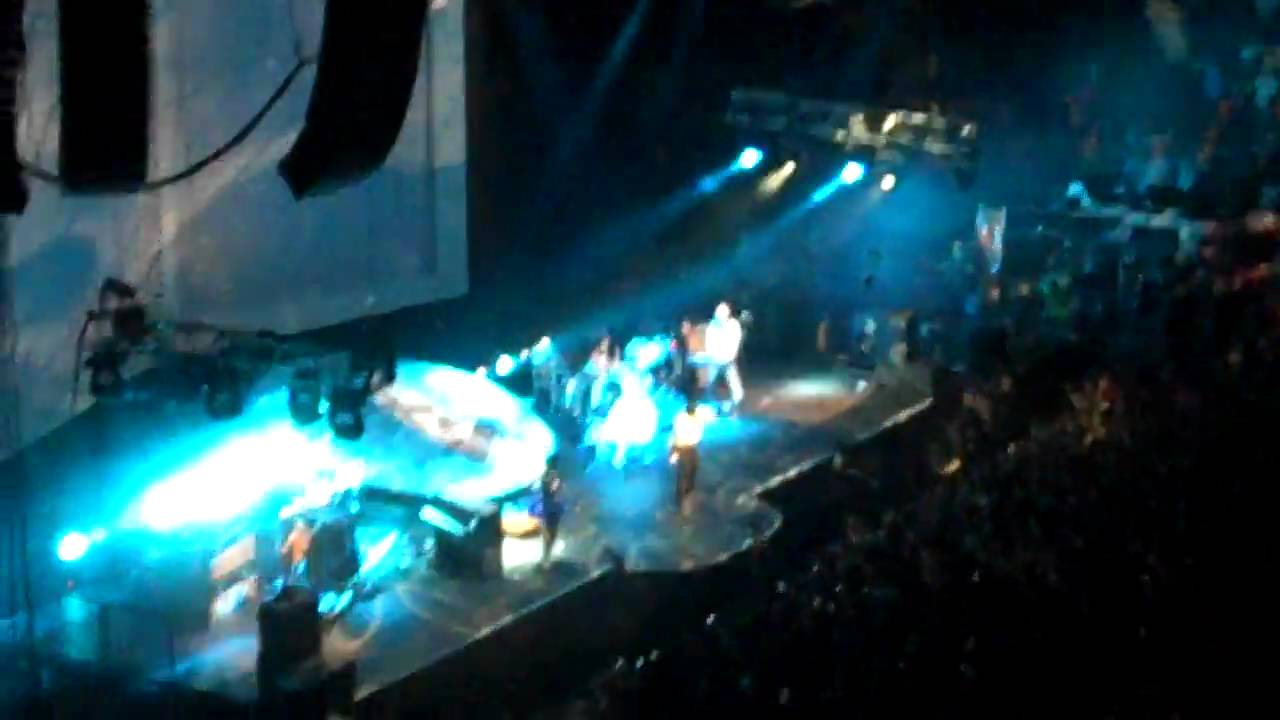 MIKA - Rain live (Bercy - 27/04/2010)