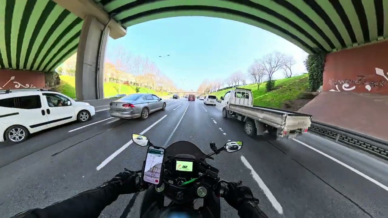 İstanbul Pazar Trafiği , Güneş ve 2 Teker