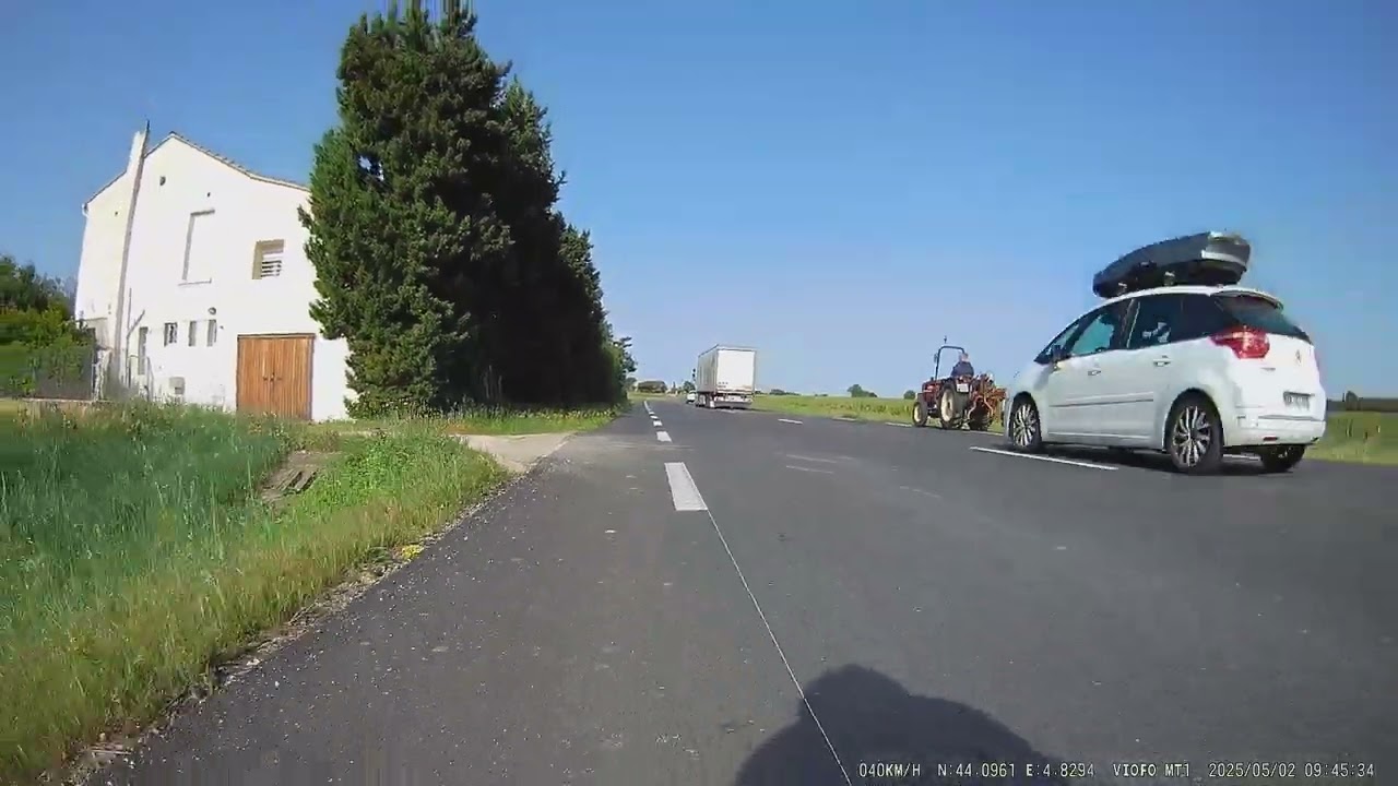 Voiture en face vue de l'arrière