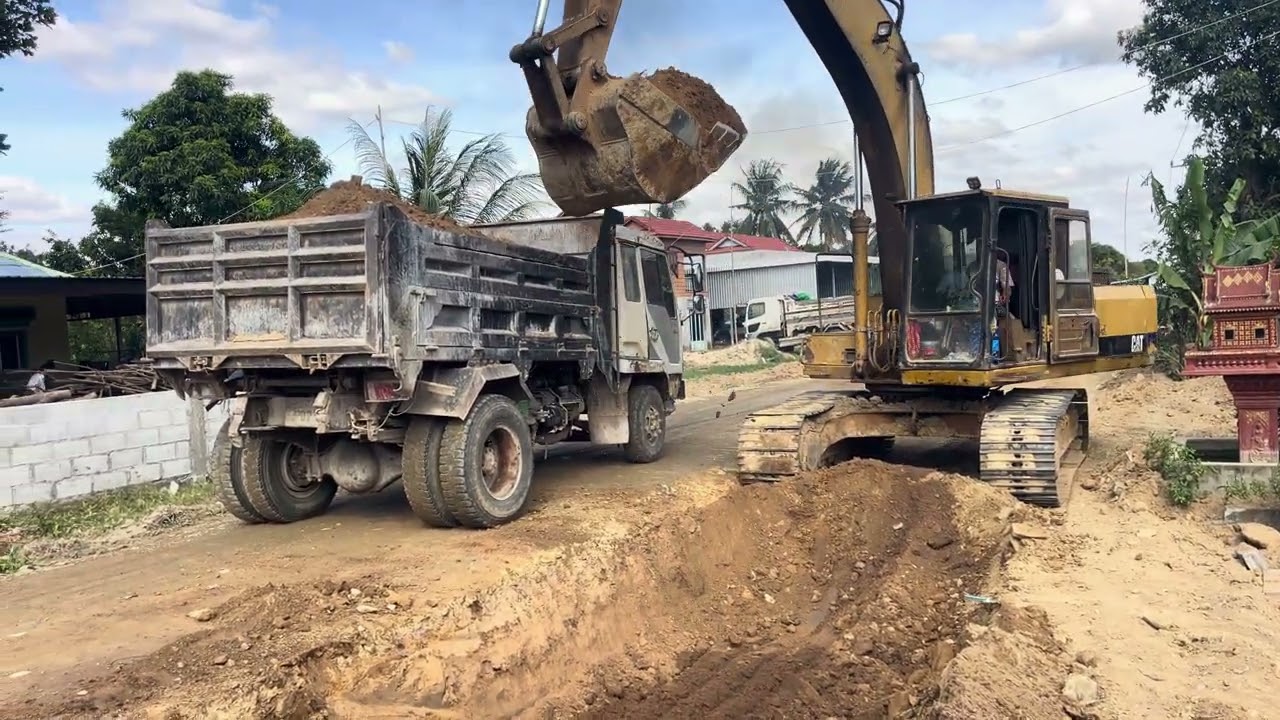 Big excavator VS small truck