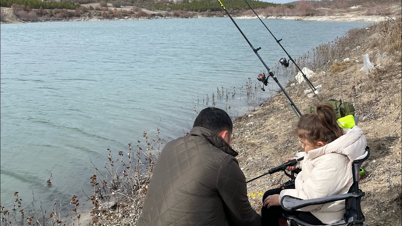 DÜNYANIN EN TATLI BALIKÇISI! 🎣 USTA BALIKÇILARA TAŞ ÇIKARTTI 😂 BALIKLAR NİSA'DAN KAÇTI MI? 🐟