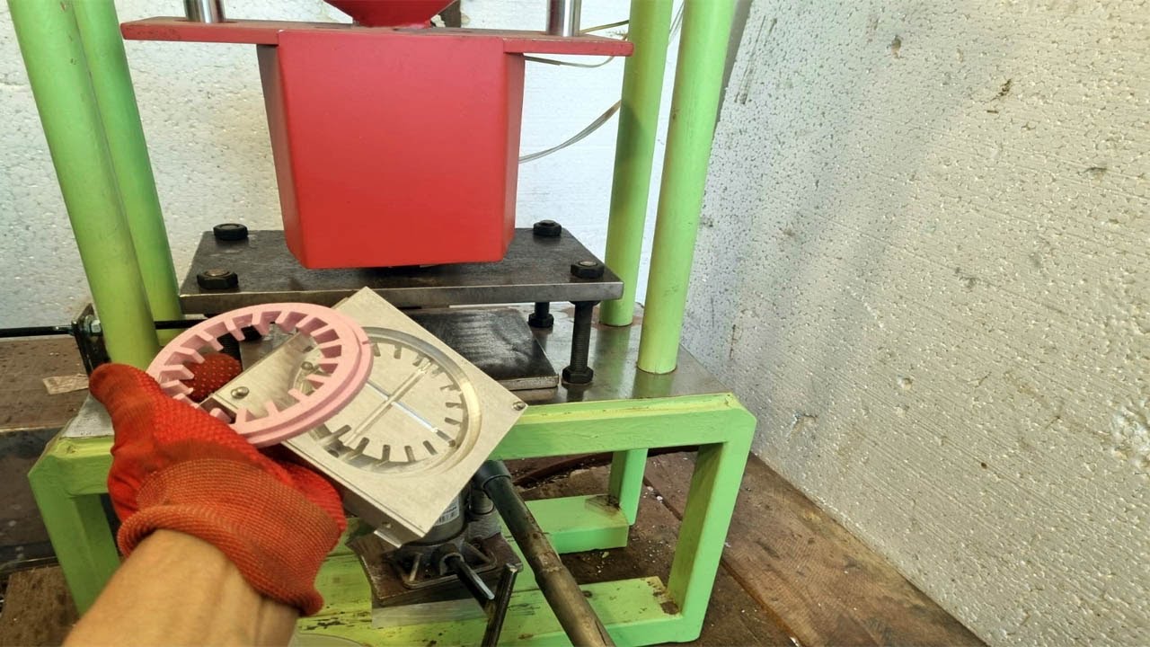 Литьё пластика в форму на ВЛМ. Пресс форма фильтрэлемент