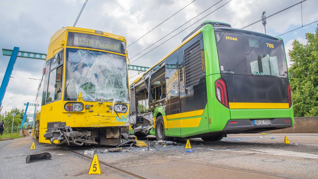 09.06.2022 - Schwerer Unfall zwischen Bus und Straßenbahn in Oberhausen
