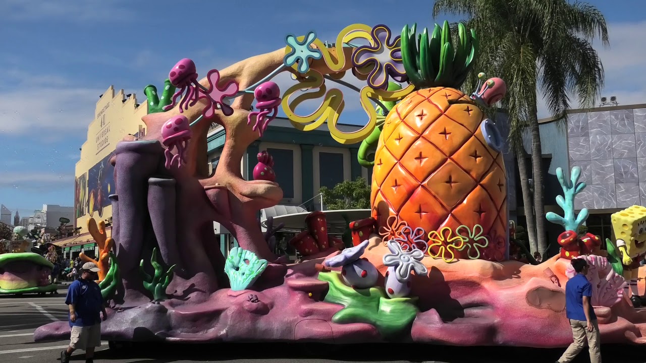 Universal Superstar Parade at Universal Studios Florida (FULL SHOW! at theme park Entrance)