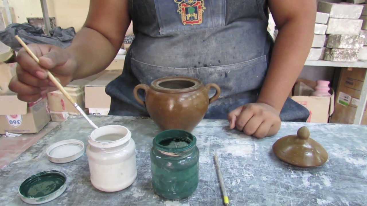 Video explicativo; técnica de decoración del barro bandera