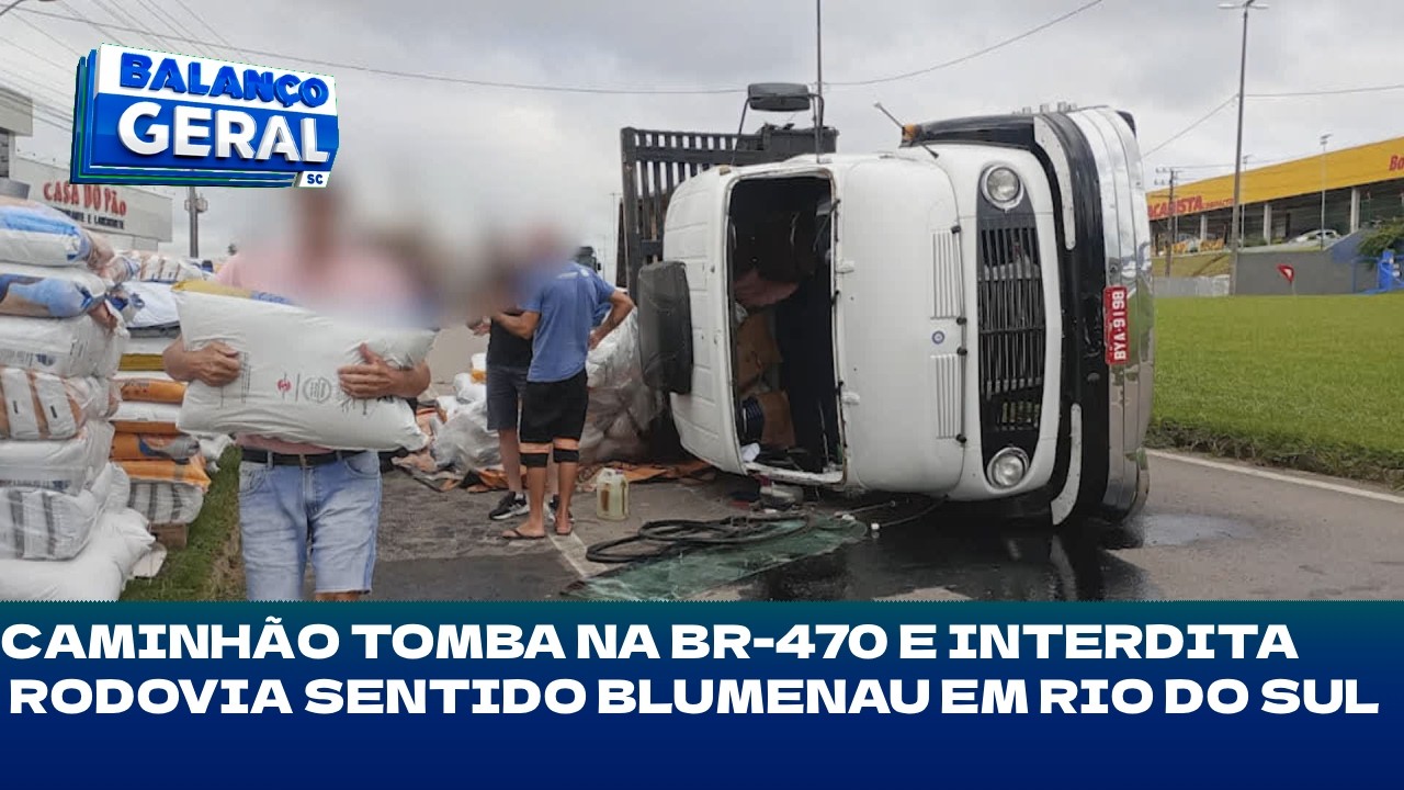 Br-470: caminhão tomba na BR-470 e interdita rodovia sentido Blumenau em Rio do Sul