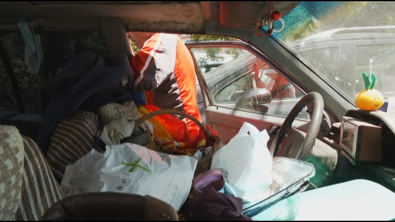 Un hombre de 73 a&ntilde;os vive en un coche en Villaverde