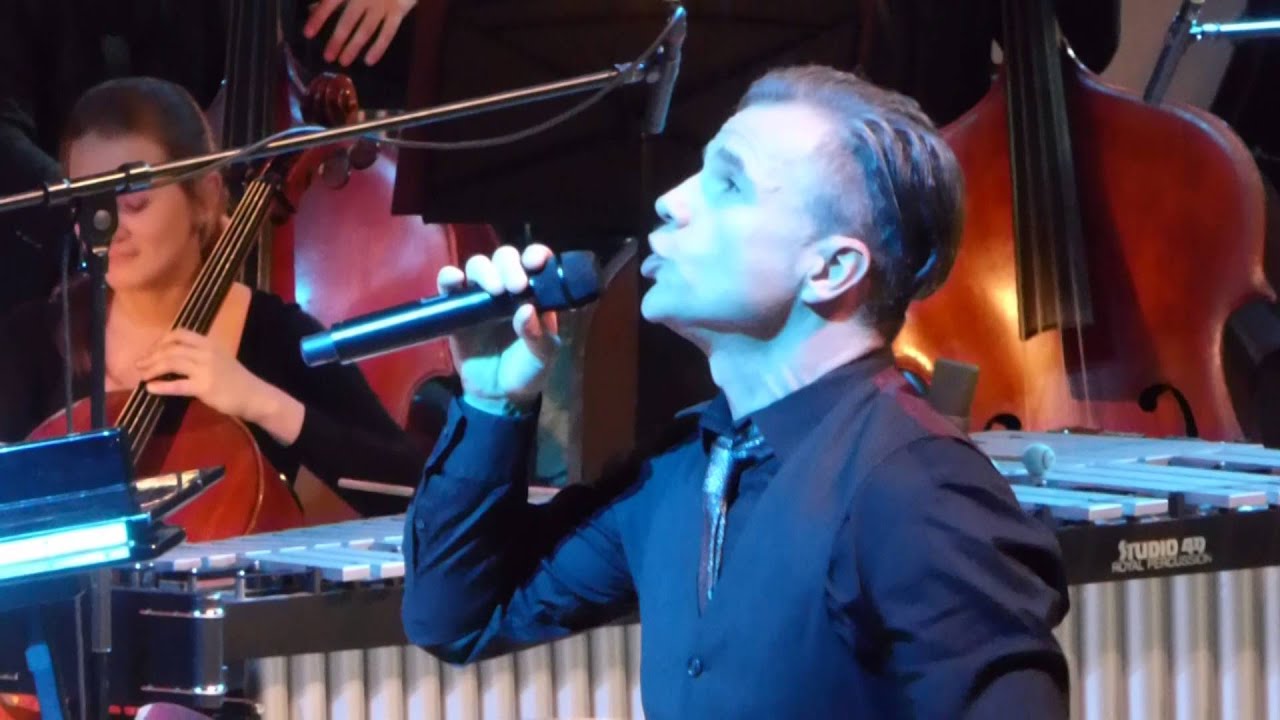 Bruno Pelletier performs 