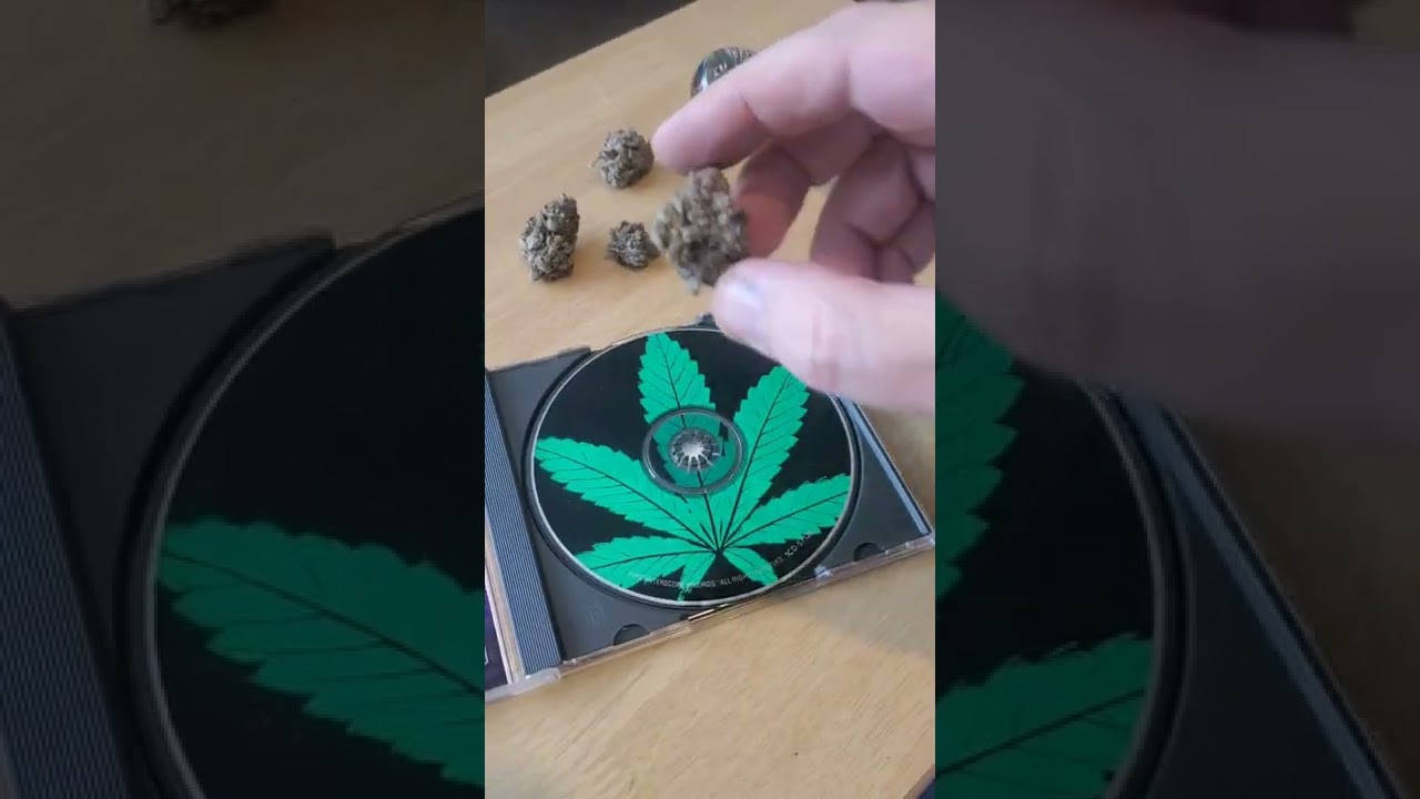 How to use a CD to pack a bowl!
