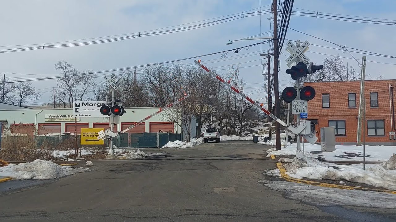 Express train ZOOMS across Anderson Ave