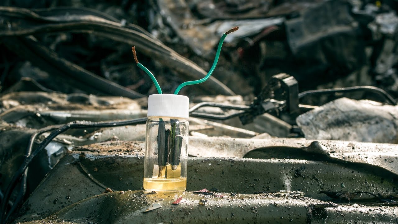 Making high-performance batteries from junkyard scraps