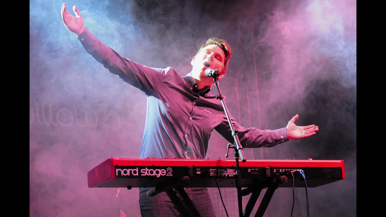 Scouting For Girls with their opening song 'Heartbeat' live at LeeStock 2015