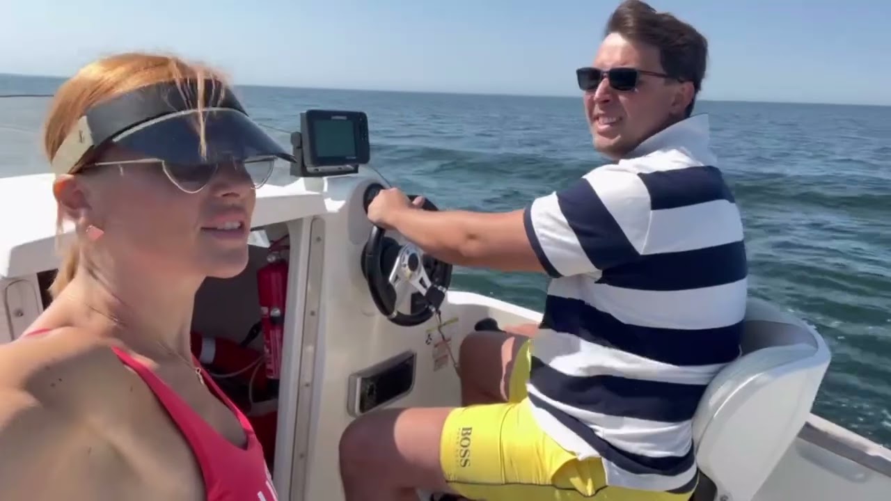 Первые тусэ на катере…