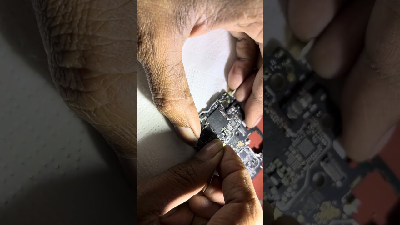 #waterdamage #mobilerepairing #smartphone #tecnician 