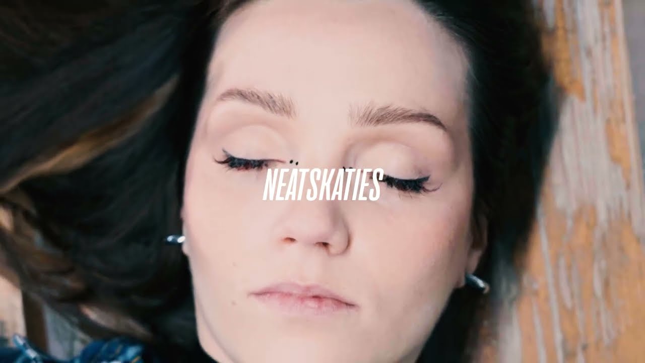 Esmeralda - Neatskaties [Oficiālais Mūzikas Videoklips]