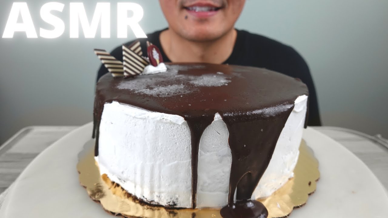 ASMR | Cold Stone Creamery Devil's Food Ice Cream Cake | The Hangry Mole