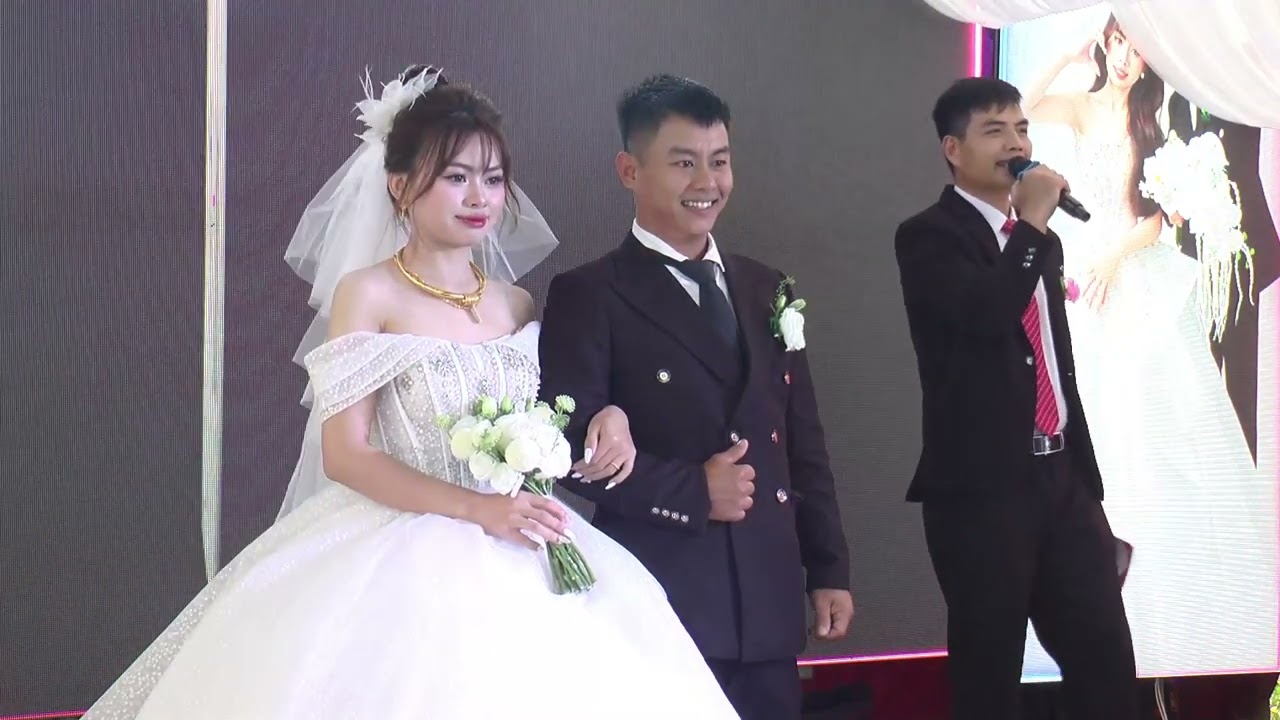 bich hao & minh toan le san khau