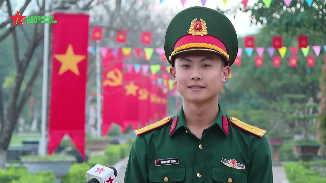 Cán bộ, chiến sĩ quân đội nhân dân gửi lời chúc mừng năm mới tới gia đình và nhân dân.