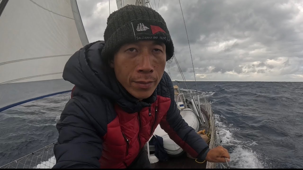 我望著茫茫大海快絕望了到底何從是岸，用紅薯飯充飢