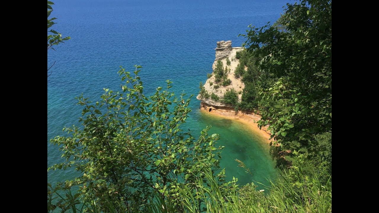 Virtual jog to Miners Castle - Scenic upper peninsula hiking trail run